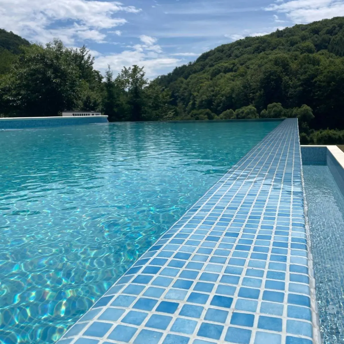 SkyResort - Instagram